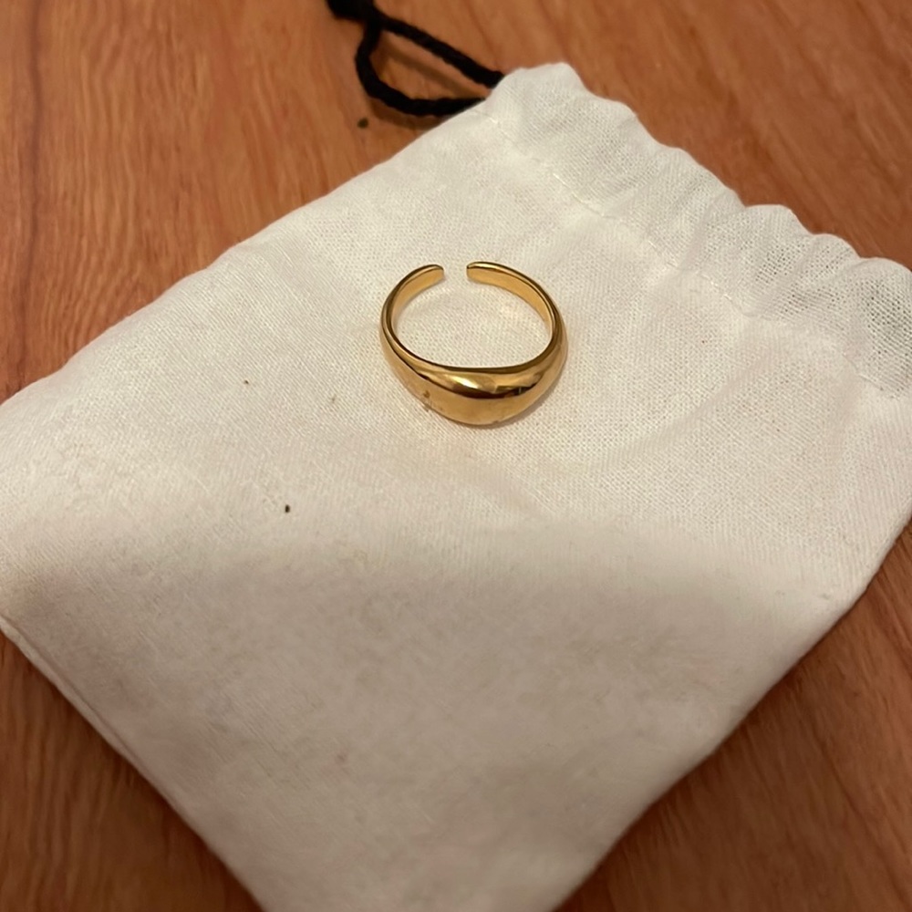 Banks jewelry gold ring